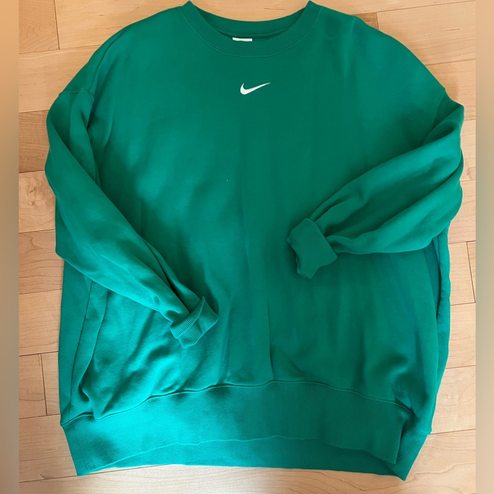 Green Nike Crewneck Never Worn NWOT